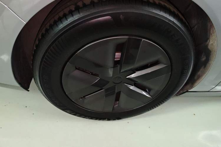 Used Li Auto MEGA 2024 Ultra Model Right Rear Wheel Hub