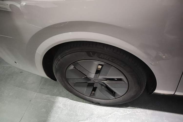 Used Li Auto MEGA 2024 Ultra Model Right Rear Wheel Hub