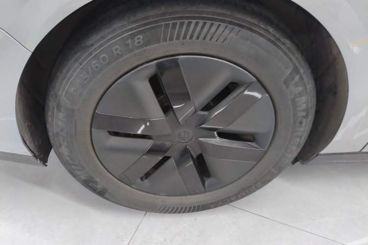 Used Li Auto MEGA 2024 Ultra Model Right Rear Wheel Hub