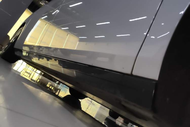 Used Li Auto MEGA 2024 Ultra Model Right Side Sill
