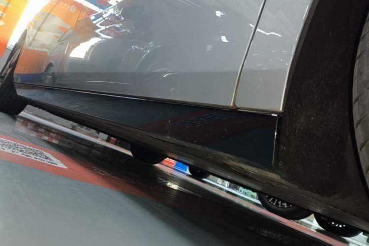 Used Li Auto MEGA 2024 Ultra Model Right Side Sill