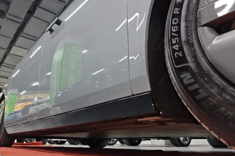 Used Li Auto MEGA 2024 Ultra Model Right Side Sill