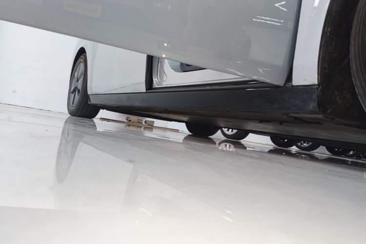 Used Li Auto MEGA 2024 Ultra Model Right Side Sill