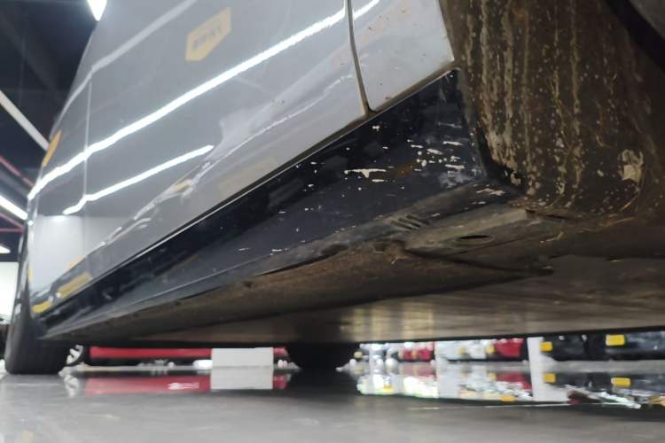 Used Li Auto MEGA 2024 Ultra Model Right Side Sill