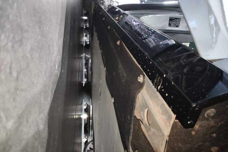 Used Li Auto MEGA 2024 Ultra Model Right Side Sill