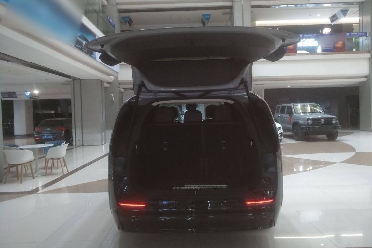 Used Li Auto MEGA 2024 Ultra Model Trunk