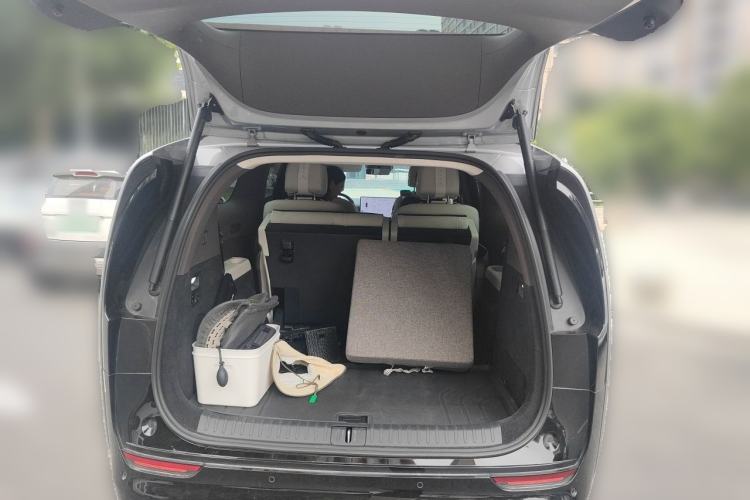 Used Li Auto MEGA 2024 Ultra Model Trunk