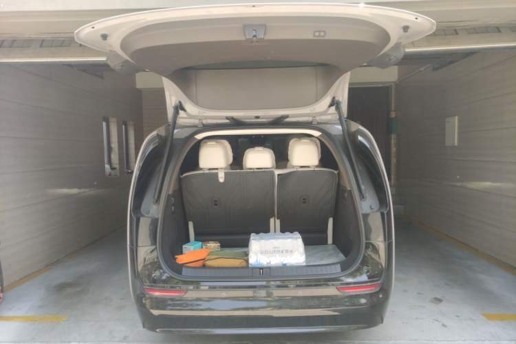 Used Li Auto MEGA 2024 Ultra Model Trunk