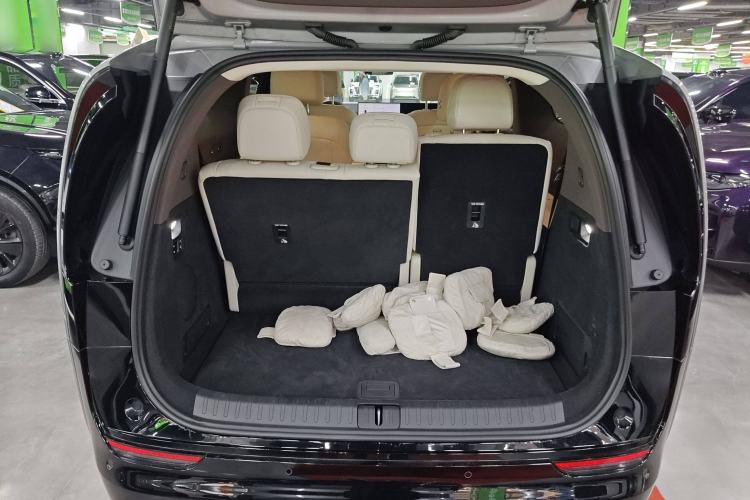 Used Li Auto MEGA 2024 Ultra Model Trunk