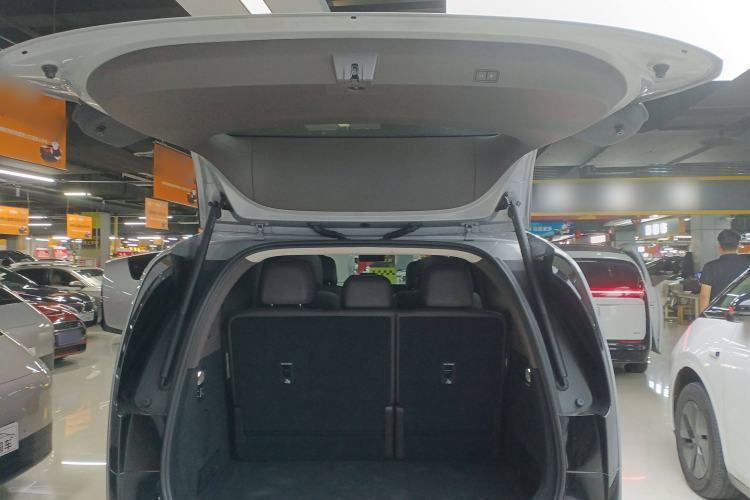 Used Li Auto MEGA 2024 Ultra Model Trunk