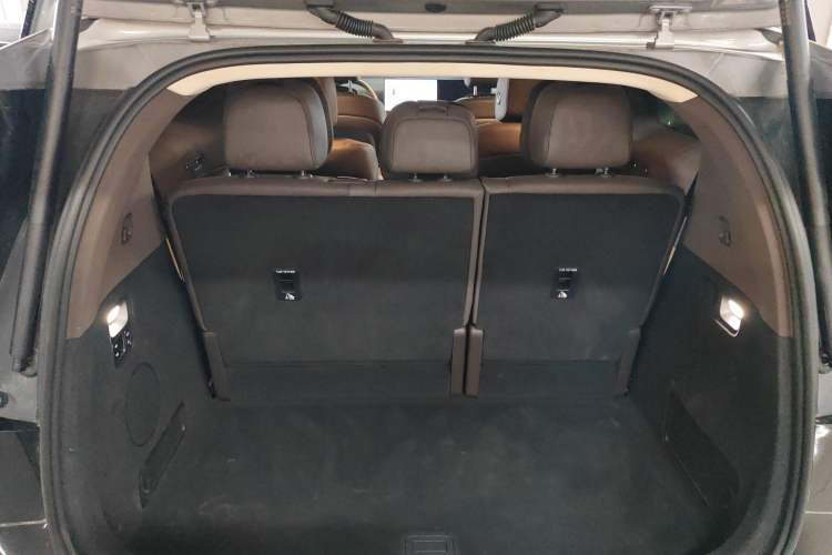 Used Li Auto MEGA 2024 Ultra Model Trunk