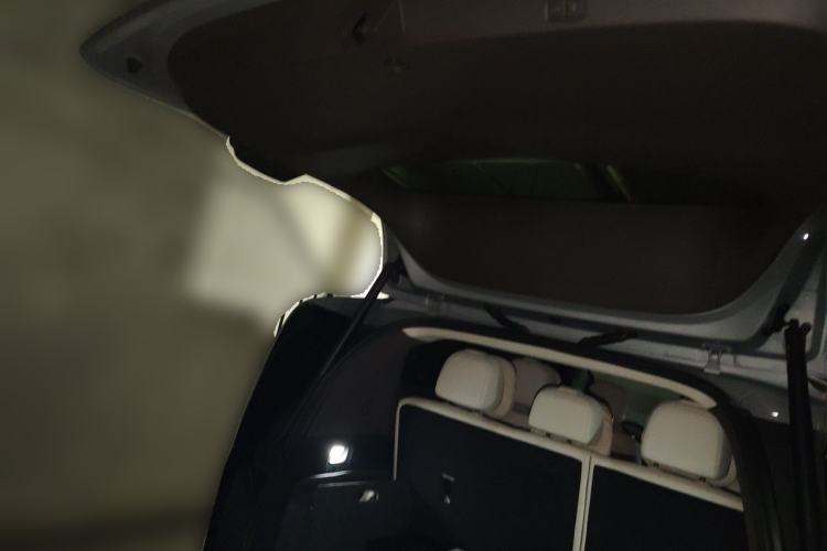 Used Li Auto MEGA 2024 Ultra Model Trunk