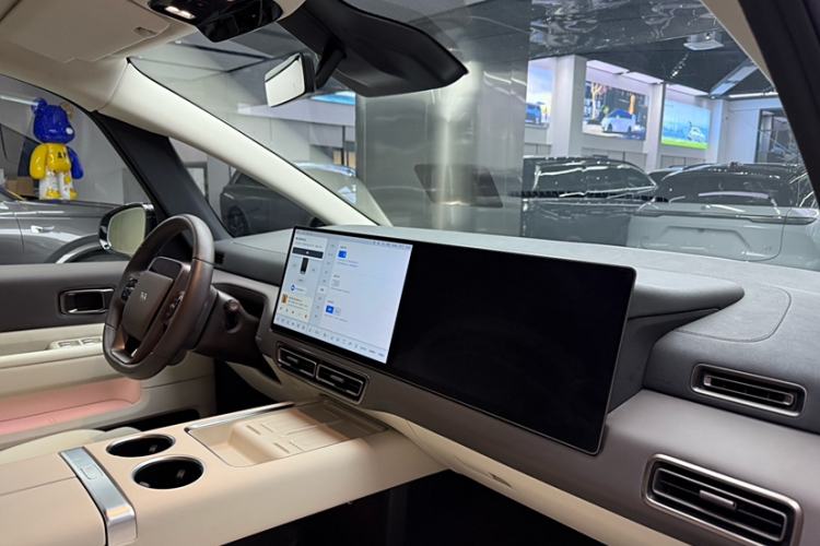 Used Li Auto MEGA 2024 Ultra Model Trunk