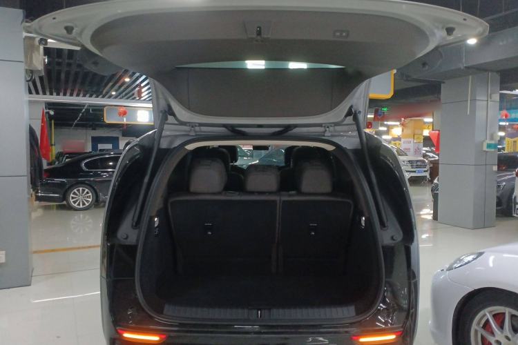 Used Li Auto MEGA 2024 Ultra Model Trunk
