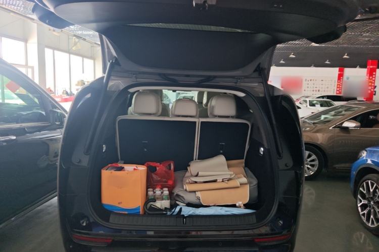 Used Li Auto MEGA 2024 Ultra Model Trunk