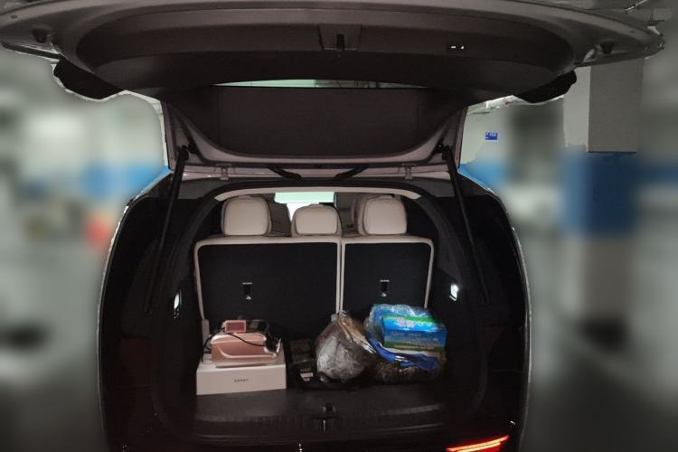 Used Li Auto MEGA 2024 Ultra Model Trunk
