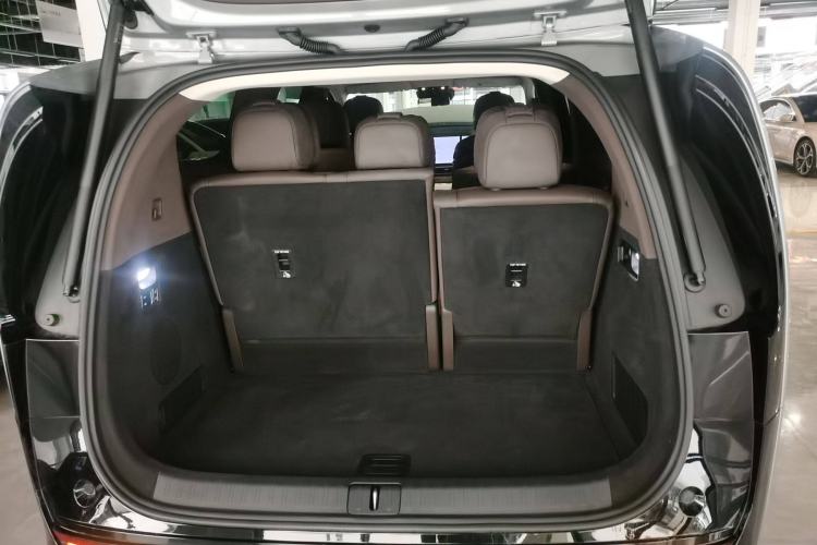 Used Li Auto MEGA 2024 Ultra Model Trunk