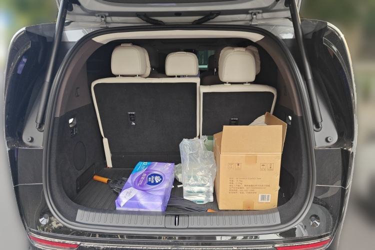 Used Li Auto MEGA 2024 Ultra Model Trunk