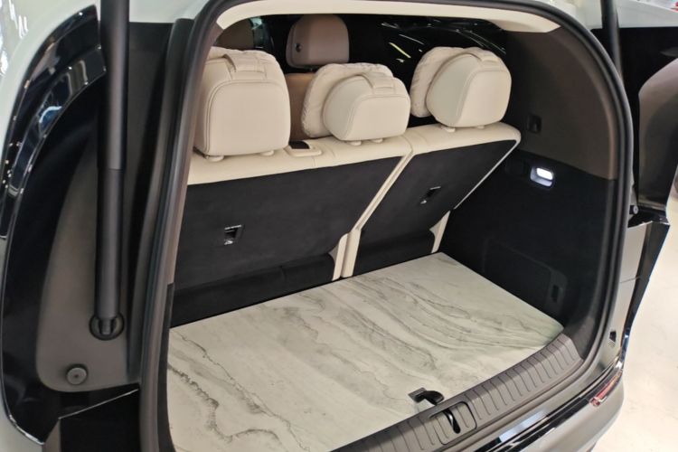Used Li Auto MEGA 2024 Ultra Model Trunk