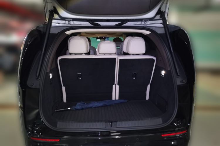 Used Li Auto MEGA 2024 Ultra Model Trunk