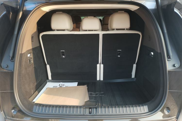 Used Li Auto MEGA 2024 Ultra Model Trunk