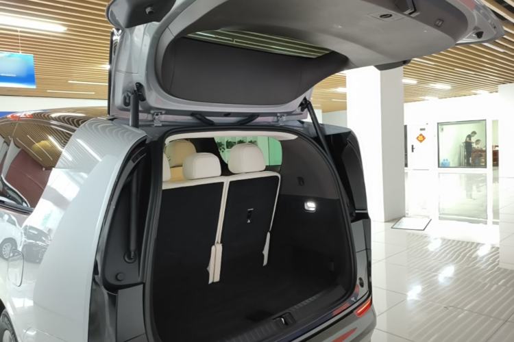 Used Li Auto MEGA 2024 Ultra Model Trunk