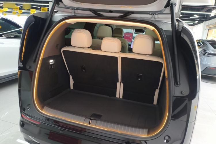 Used Li Auto MEGA 2024 Ultra Model Trunk