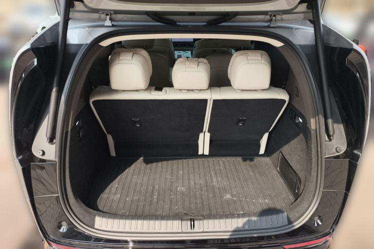 Used Li Auto MEGA 2024 Ultra Model Trunk