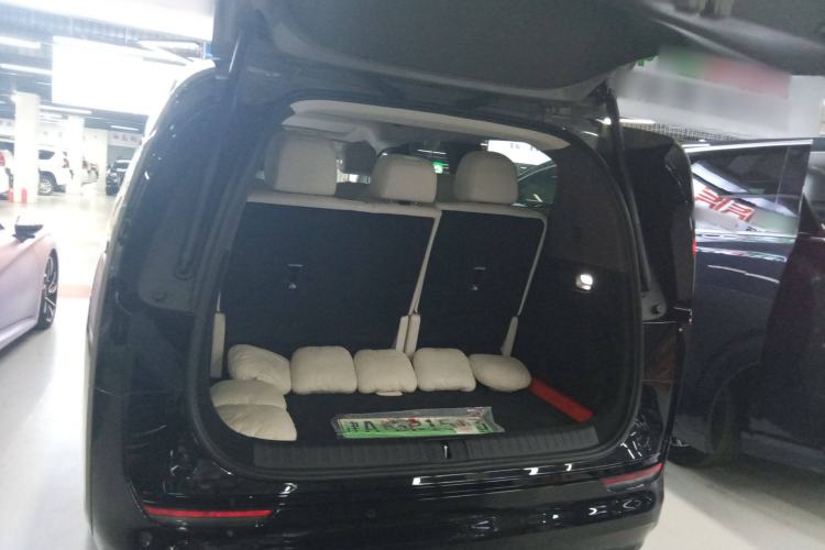 Used Li Auto MEGA 2024 Ultra Model Trunk