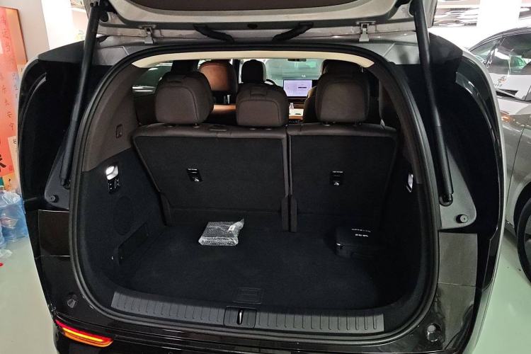 Used Li Auto MEGA 2024 Ultra Model Trunk