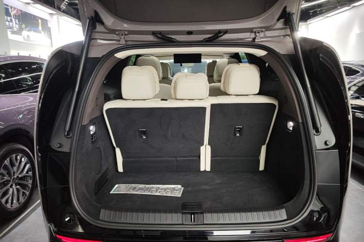 Used Li Auto MEGA 2024 Ultra Model Trunk