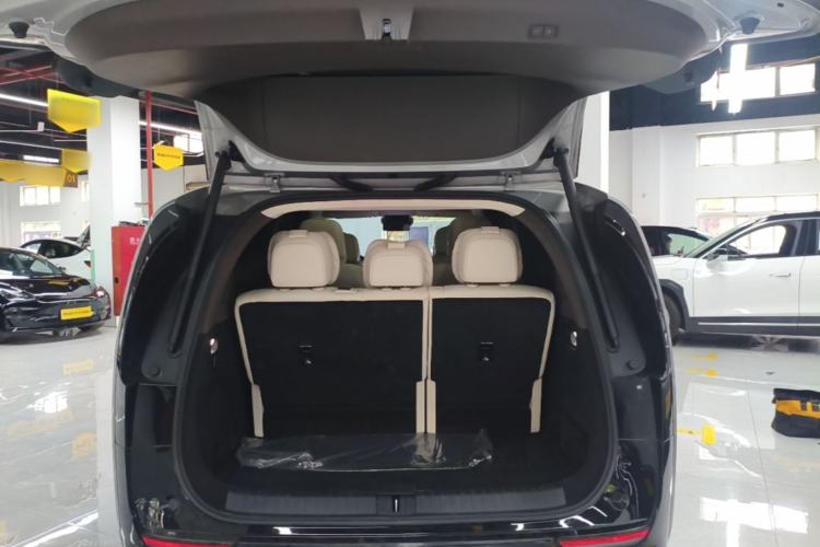 Used Li Auto MEGA 2024 Ultra Model Trunk