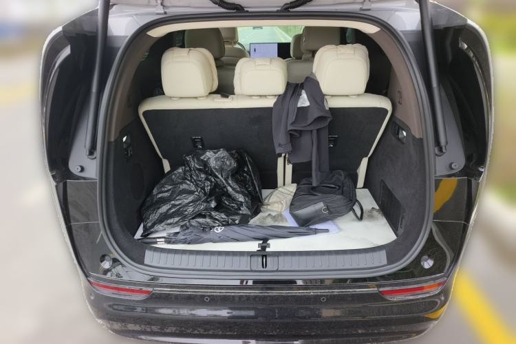 Used Li Auto MEGA 2024 Ultra Model Trunk