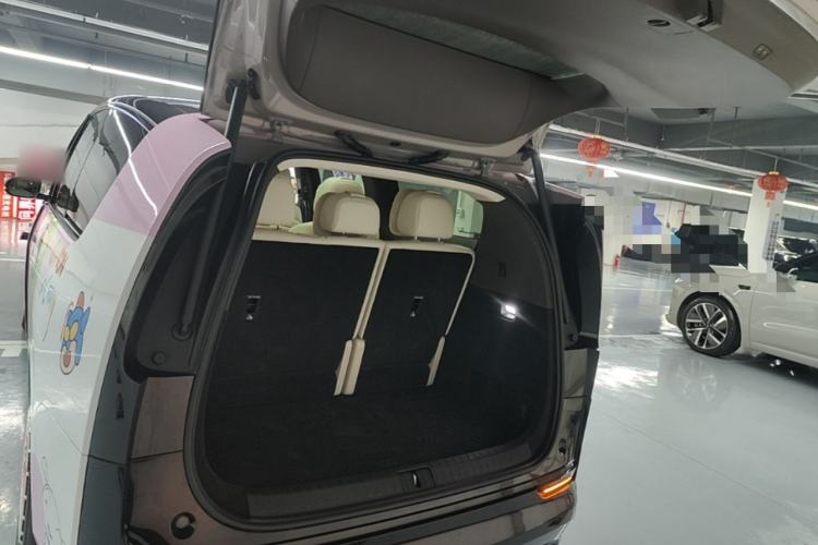 Used Li Auto MEGA 2024 Ultra Model Trunk