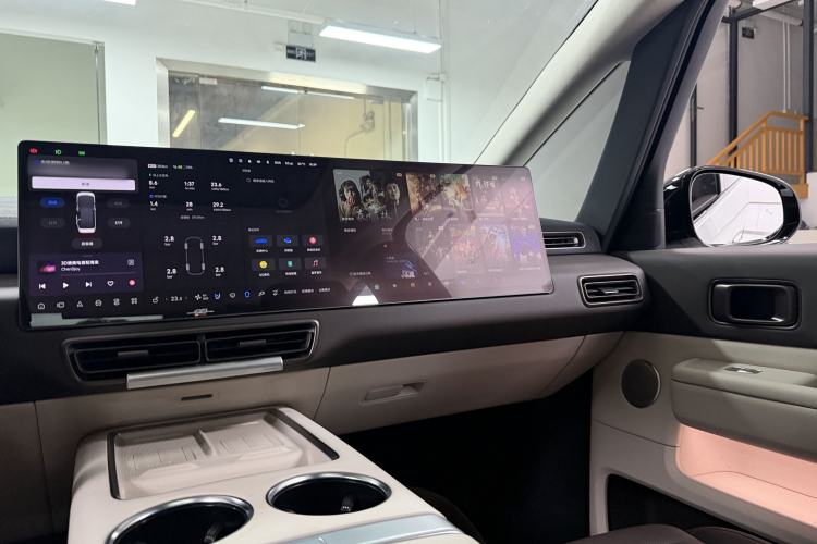 Used Li Auto MEGA 2024 Ultra Model Audio And AC Panel