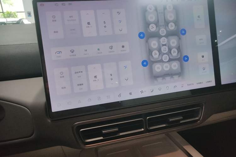 Used Li Auto MEGA 2024 Ultra Model Audio And AC Panel