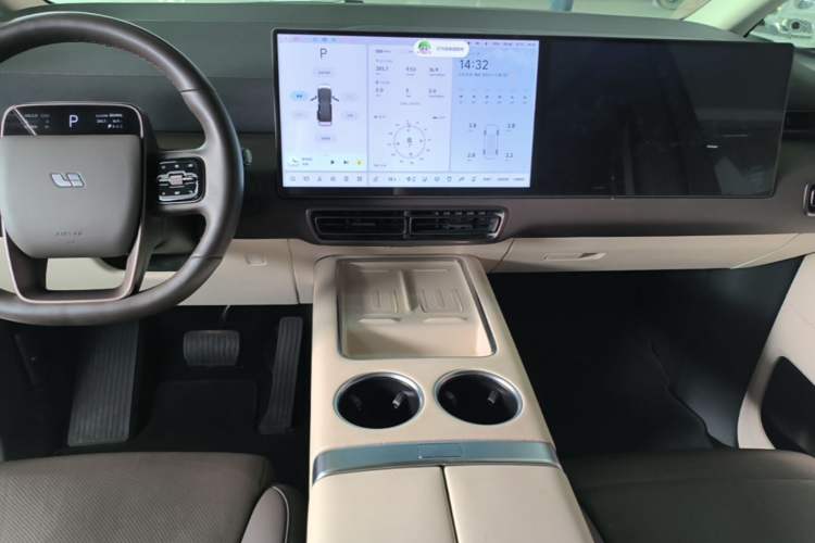 Used Li Auto MEGA 2024 Ultra Model Audio And AC Panel