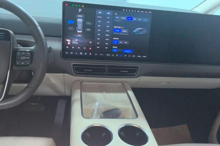 Used Li Auto MEGA 2024 Ultra Model Audio And AC Panel