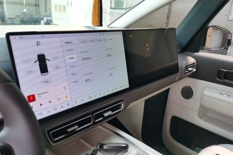 Used Li Auto MEGA 2024 Ultra Model Audio And AC Panel