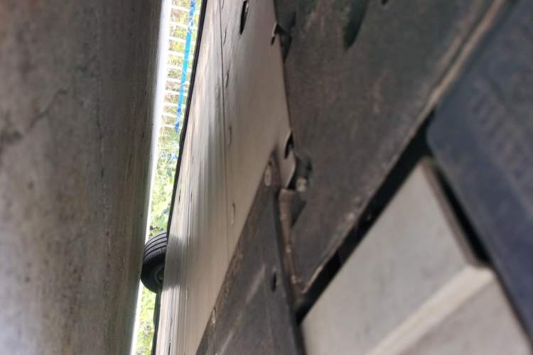 Used Li Auto MEGA 2024 Ultra Model Chassis Rear Right