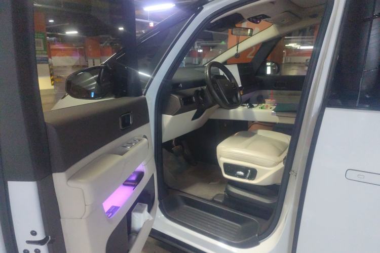 Used Li Auto MEGA 2024 Ultra Model Driver Seat