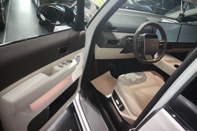 Used Li Auto MEGA 2024 Ultra Model Driver Seat
