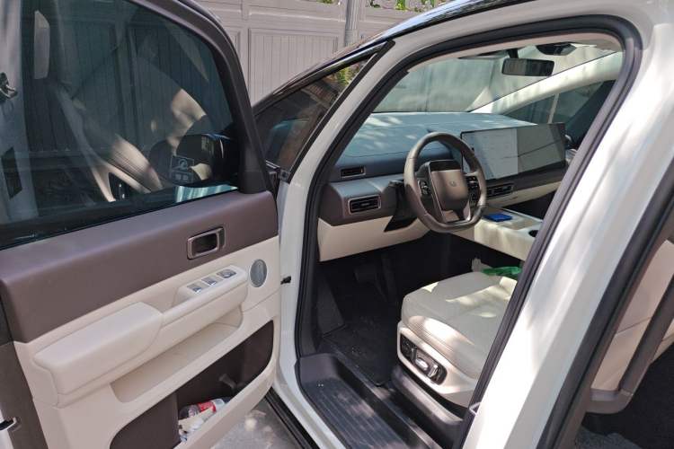 Used Li Auto MEGA 2024 Ultra Model Driver Seat