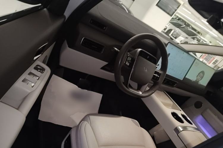 Used Li Auto MEGA 2024 Ultra Model Driver Seat