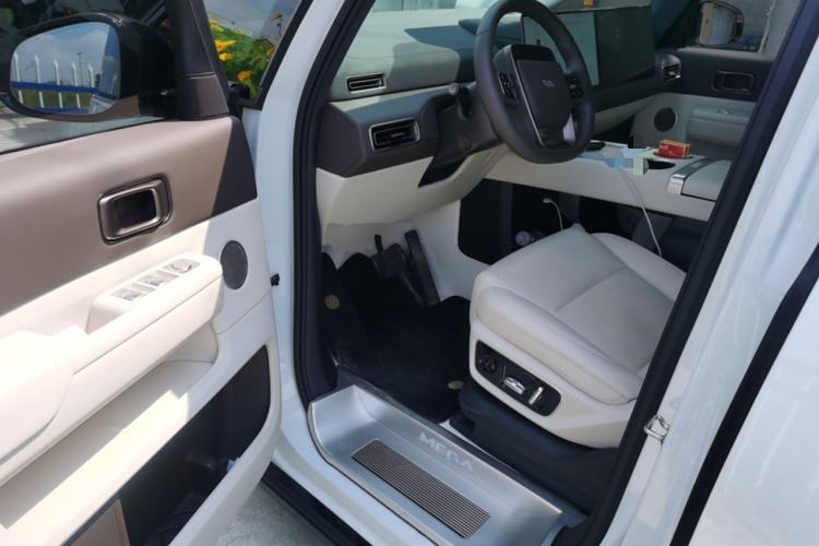 Used Li Auto MEGA 2024 Ultra Model Driver Seat