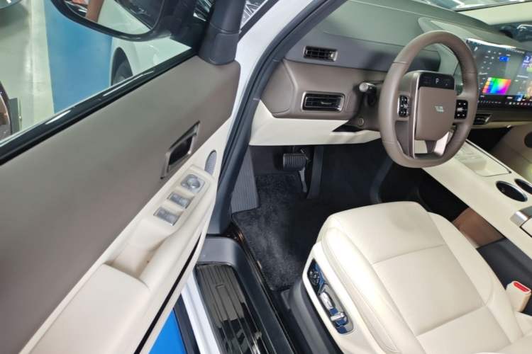 Used Li Auto MEGA 2024 Ultra Model Driver Seat