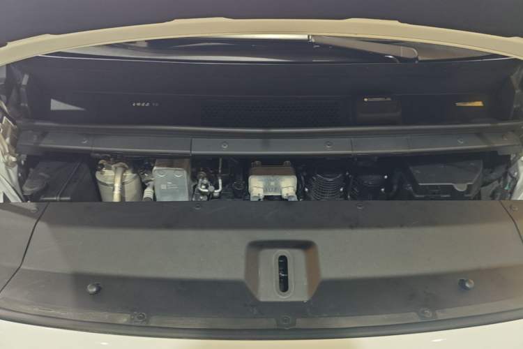 Used Li Auto MEGA 2024 Ultra Model Engine Bay