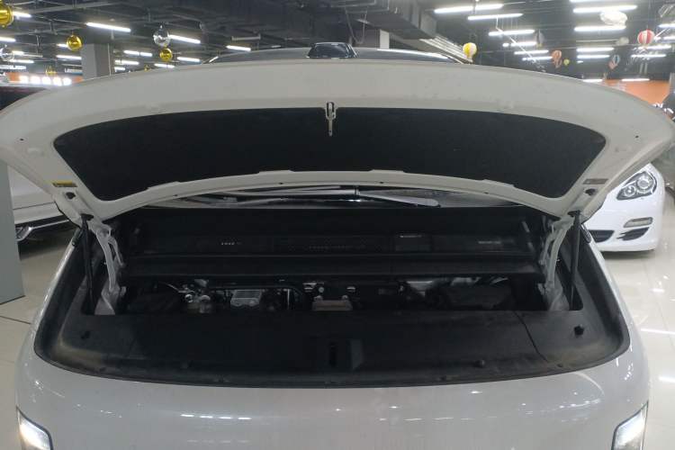 Used Li Auto MEGA 2024 Ultra Model Engine Bay