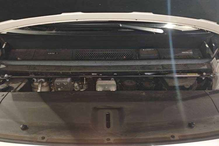 Used Li Auto MEGA 2024 Ultra Model Engine Bay
