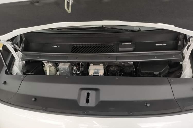 Used Li Auto MEGA 2024 Ultra Model Engine Bay